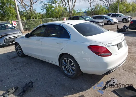 2016 Mercedes-Benz C 300 z USA, uszkodzony, nr VIN 55SWF4JB0GU119144